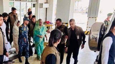 সিলেট বিমানবন্দরে প্রধানমন্ত্রী শেখ হাসিনা
