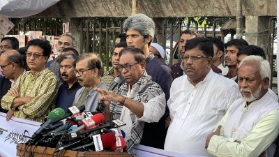 গণতন্ত্র মঞ্চের সমাবেশে বক্তব্য রাখছেন সাইফুল হক