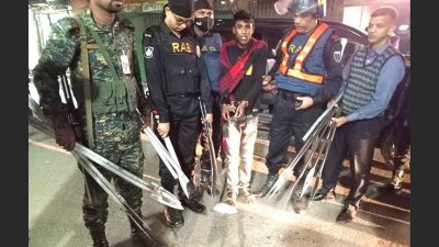 দেশীয় অস্ত্রসহ গ্রেফতার তরুণ
