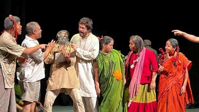 ‘ভাগের মানুষ’র দৃশ্য