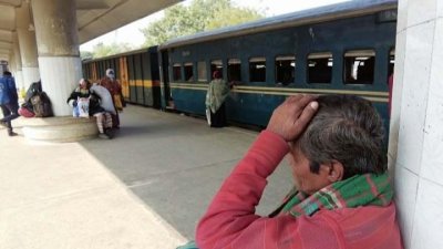 হরতাল-অবরোধে নাশকতা এড়াতে উত্তরা এক্সপ্রেস ট্রেন চলাচল বন্ধ