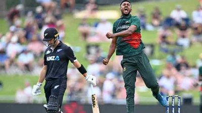 শরিফুল টানা তিন ওভারে ৩ উইকেট নেন