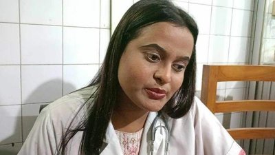 আটক ভুয়া চিকিৎসক নারী