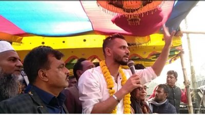 পথসভায় বক্তব্য দিচ্ছেন নড়াইল-২ আসনে আওয়ামী লীগ প্রার্থী মাশরাফি বিন মুর্তজা