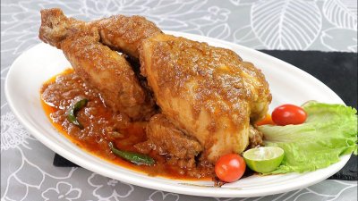 আস্ত মুরগির রোস্ট। ছবি- কুকিং স্টুডিও বাই উম্মি