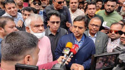 পুরান ঢাকার গেন্ডারিয়ায় গণসংযোগের পর গণমাধ্যমে কথা বলেন মোহাম্মদ সাঈদ খোকন