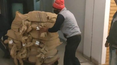 মেহেরপুরে পৌঁছেছে নির্বাচনি সরঞ্জামাদি