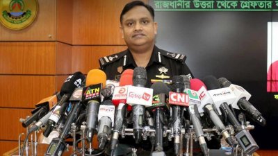 সংবাদ সম্মেলনে খন্দকার আল মঈন