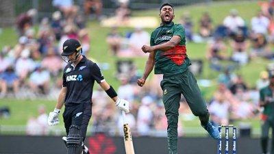 সফরে তিন ওয়ানডের সঙ্গে তিনটি টি-টোয়েন্টি খেলবে দুই দল।