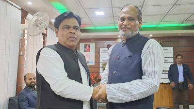 দুই প্রার্থী ইঞ্জিনিয়ার এনামুল হক (স্বতন্ত্র) ও আবুল কালাম আজাদ (আওয়ামী লীগ)