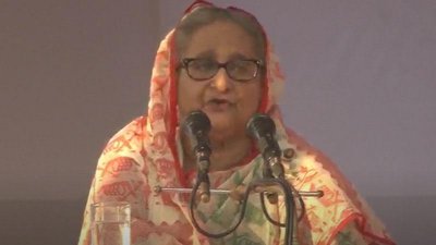 রংপুরের পীরগঞ্জে নির্বাচনি জনসভায় বক্তব্য দিচ্ছেন প্রধানমন্ত্রী শেখ হাসিনা
