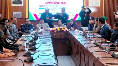মতবিনিময়কালে নির্বাচন কমিশনার রাশেদা সুলতানা