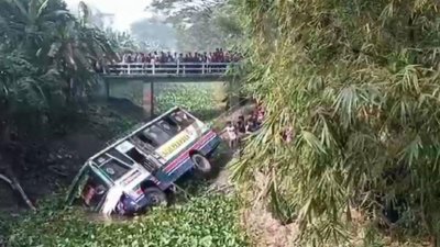মোটরসাইকেলকে চাপা দিয়ে খাদে পড়ে যায় বাসটি