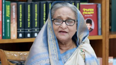 কথা বলছেন প্রধানমন্ত্রী শেখ হাসিনা