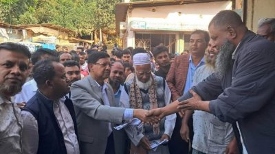 রূপগঞ্জ উপজেলার দাউদপুর বাজার এলাকায় গণসংযোগ করেছেন আওয়ামী লীগের প্রার্থী বস্ত্র ও পাটমন্ত্রী গোলাম দস্তগীর গাজী