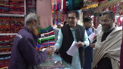 নির্বাচনি প্রচারণায় কাজী নাবিল আহমেদ