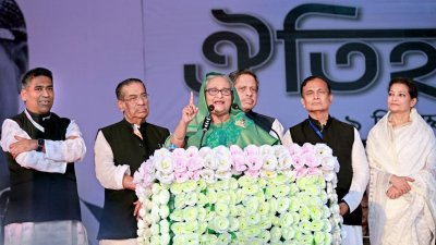 বরিশালে নির্বাচনি জনসভায় বক্তব্য দিচ্ছেন প্রধানমন্ত্রী (ছবি: ফোকাস বাংলা)