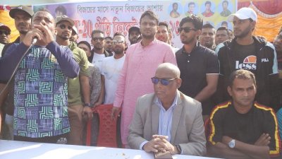 টি-টোয়েন্টি ক্রিকেট ম্যাচে মাগুরা জেলা ক্রিকেটার্স অ্যাসোসিয়েশনের টিমের বিপক্ষে অংশ নেয় জাতীয় দলের ক্রিকেটাররা
