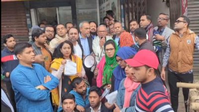 গণসংযোগকালে রুহুল কবির রিজভী