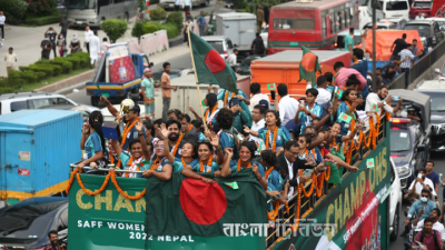 ছাদখোলা বাসে সংবর্ধনা পেয়েছিল বাংলাদেশ