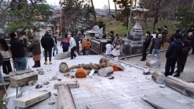 কানাজাওয়া শহরে ভূমিকম্পে ক্ষতিগ্রস্ত অবকাঠামো। ছবি: রয়টার্স