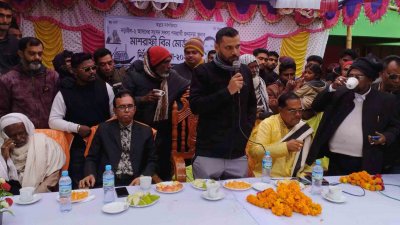 পথসভায় বক্তব্য দিচ্ছেন মাশরাফি বিন মুর্তজা