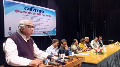সেমিনারে প্রধান অতিথির বক্তব্য রেখেছেন ড. অনুপম সেন