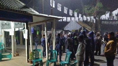 মুন্সীগঞ্জে আওয়ামী লীগের নির্বাচনি ক্যাম্পে ফাঁকা গুলি।