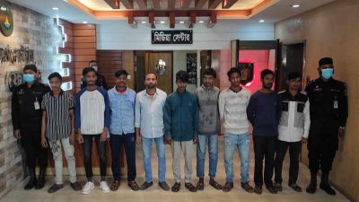 র‌্যাবের হেফাজতে গ্রেফতার ব্যক্তিরা