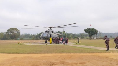 পার্বত্য রাঙামাটি আসনের ১৮টি ভোটকেন্দ্র দুর্গম এলাকায় হওয়ায় ভোটের সরঞ্জাম ও লোকবল হেলিকপ্টারে পাঠানো হয়েছে