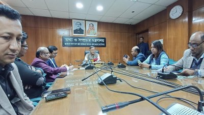 সচিবালয়ে মন্ত্রণালয়ের সভাকক্ষে সাংবাদিকদের সঙ্গে মতবিনিময় করেন তথ্যমন্ত্রী ড. হাছান মাহমুদ