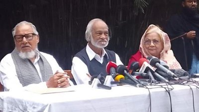 সংবাদ সম্মেলনে আবদুল মঈন খান