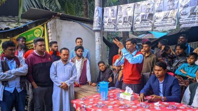 উঠার বৈঠকে বক্তব্য দিচ্ছেন ইউপি সদস্য মো. আকবর হোসেন শাহনাজ