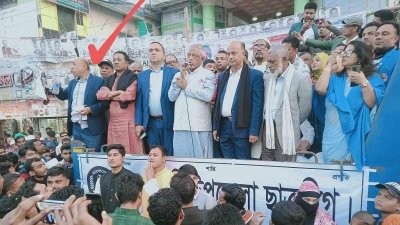 জাপা প্রার্থীর নির্বাচনি সভা মঞ্চে এলজিইডির প্রকল্প পরিচালক