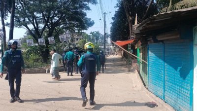 বিএনপি নেতাকর্মীদের ধাওয়া দিয়েছে পুলিশ