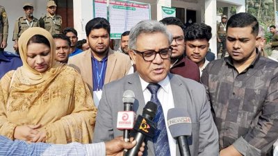 সংবাদমাধ্যমের সঙ্গে আলাপকালে ঢাবি উপাচার্য