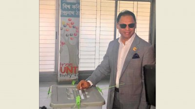 ভোট দিলেন সেনাবাহিনী প্রধান এস এম শফিউদ্দিন আহমেদ