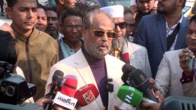রংপুরে ভোটকেন্দ্র পরিদর্শন করে সাংবাদিকদের সঙ্গে কথা বলেন জিএম কাদের