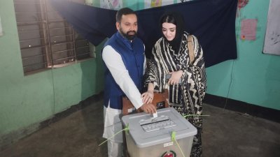 মোহাম্মদ সোলায়মান সেলিমের সঙ্গে তার স্ত্রী