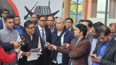 সাংবাদিকদের ব্রিফ করেন আওয়ামী লীগের দফতর সম্পাদক ব্যারিস্টার বিপ্লব বড়ুয়া