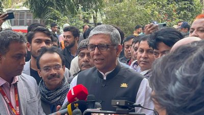 কথা বলছেন  আ ফ ম বাহাউদ্দিন নাছিম