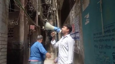 মাইকিং করে ভোটকেন্দ্রে যাওয়ার আহ্বান জানানো হচ্ছে