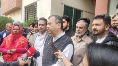 কথা বলছেন  সাবের হোসেন চৌধুরী
