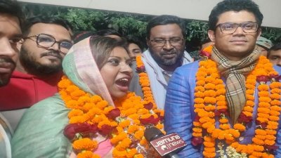 নির্বাচনে জয়ের পর সাংবাদিকের সঙ্গে কথা বলেন আব্দুল্লাহ নাহিদ নিগার
