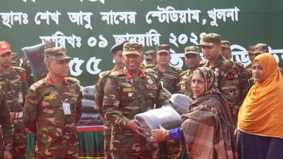 সেনাবাহিনীর শীতবস্ত্র বিতরণ