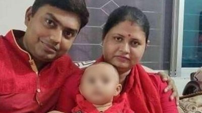 পরিবারের সঙ্গে দীপান্বিতা বিশ্বাস দীপু