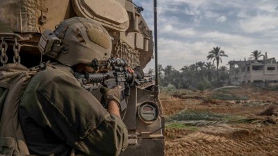 ফিলিস্তিনের সশস্ত্র গোষ্ঠী হামাসের এক স্থানীয় কমান্ডাকে হত্যার দাবি করেছে ইসরায়েল। ছবি: রয়টার্স