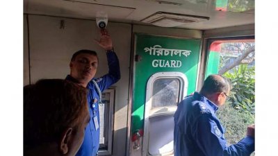 ট্রেনে বসছে সিসি ক্যামেরা