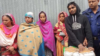 পুলিশের হেফাজতে আটক ব্যক্তিরা