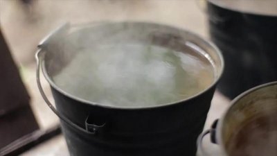 বালতিতে গরম পানি, ছবি: সংগৃহীত